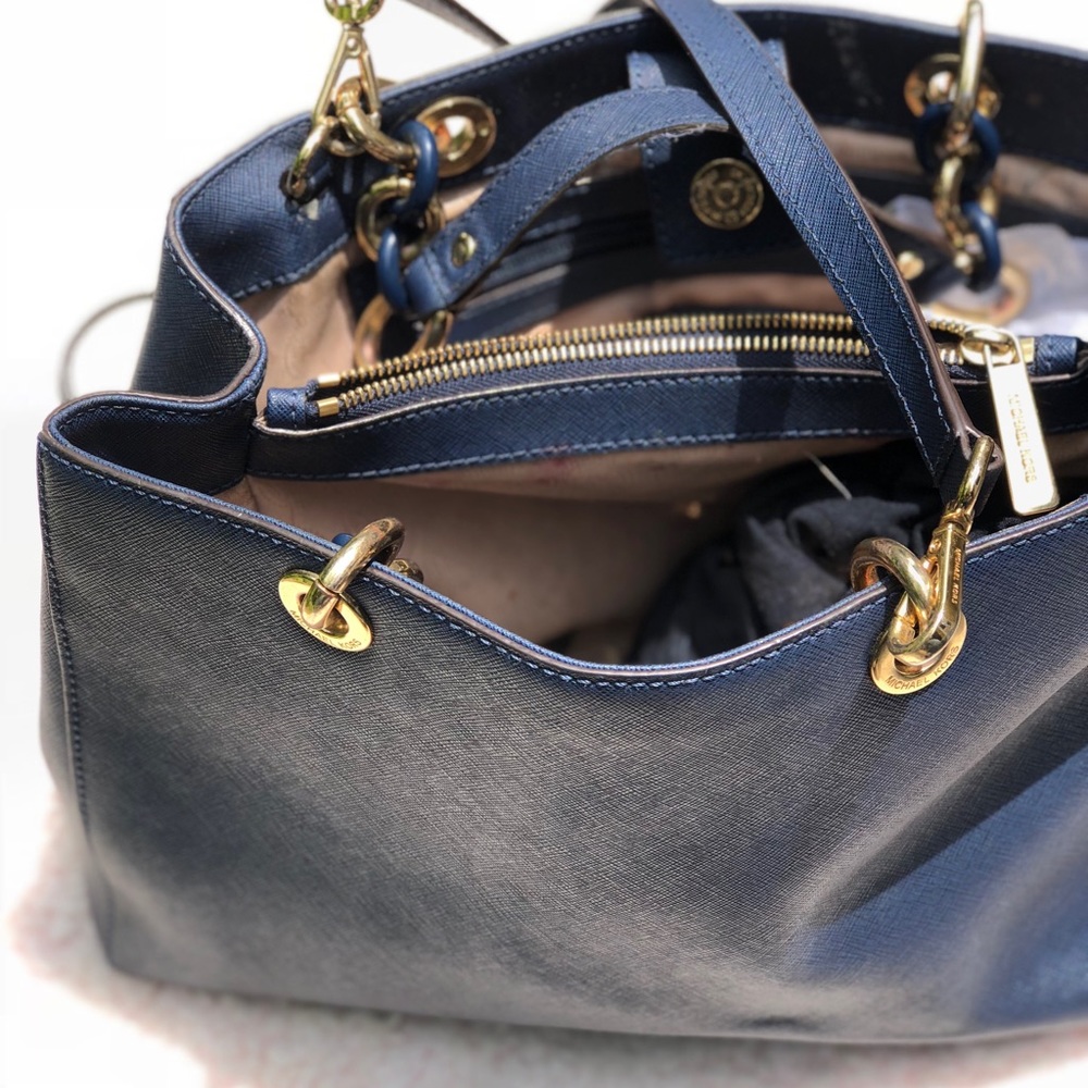 Micheal Kors handbag ! Authentic!!!!!!!!!